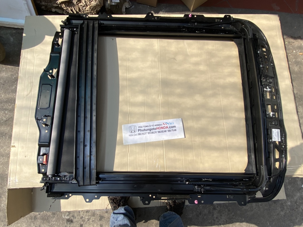 Giá đỡ ray kính cửa sổ trời xe Honda CRV